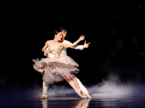 Ratmanského chytrá Popelka přitančí do kin v surreálných kulisách