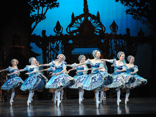 Do kin přichází extravagantní pohádkové balety z Austrálie a mariinský Louskáček
